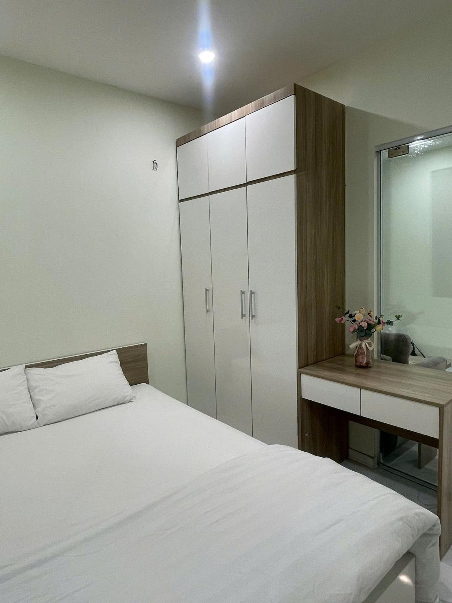 Era Apartment Xuan Thuy Hanoi Exteriör bild