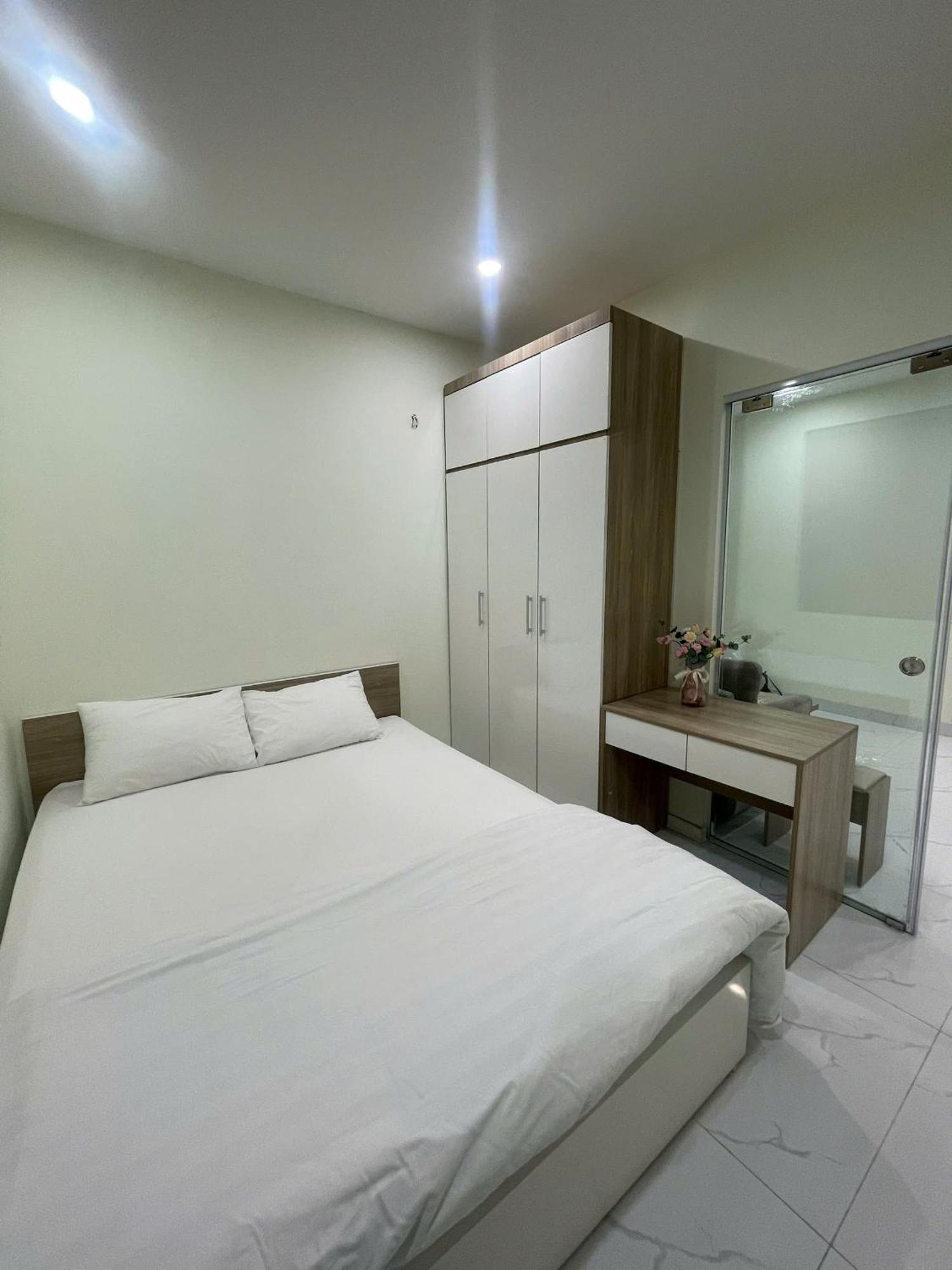 Era Apartment Xuan Thuy Hanoi Exteriör bild