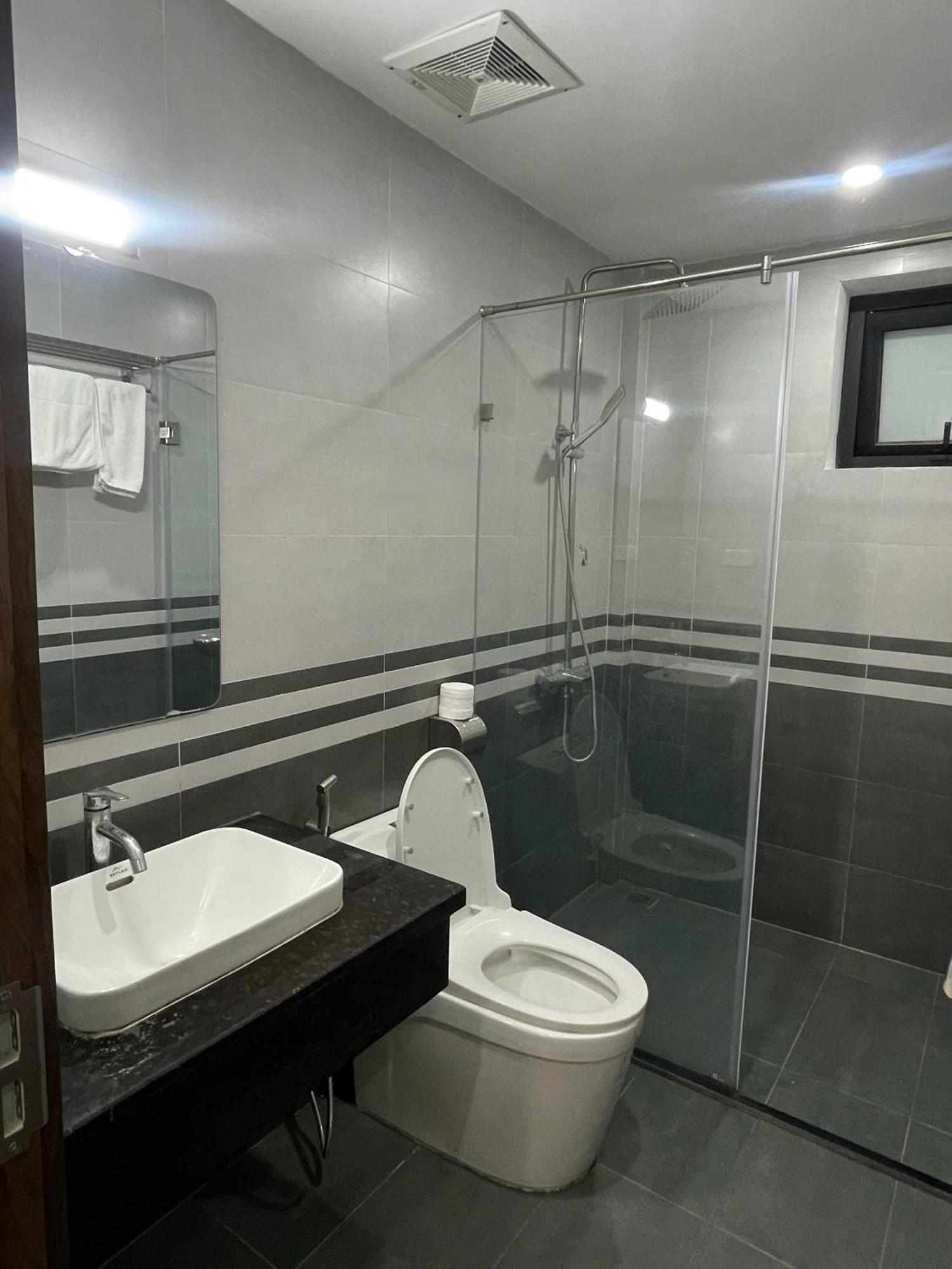 Era Apartment Xuan Thuy Hanoi Exteriör bild